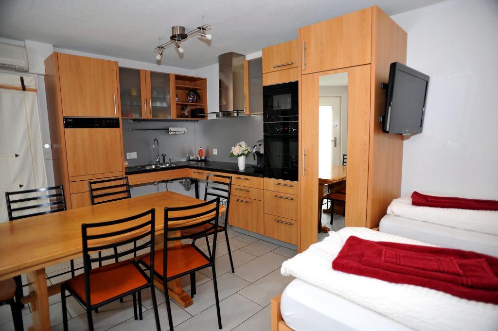Niros Bed & Breakfast Birsfelden Δωμάτιο φωτογραφία