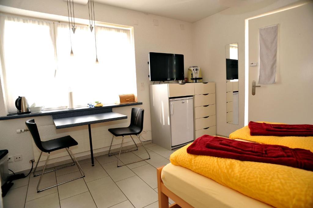 Niros Bed & Breakfast Birsfelden Δωμάτιο φωτογραφία