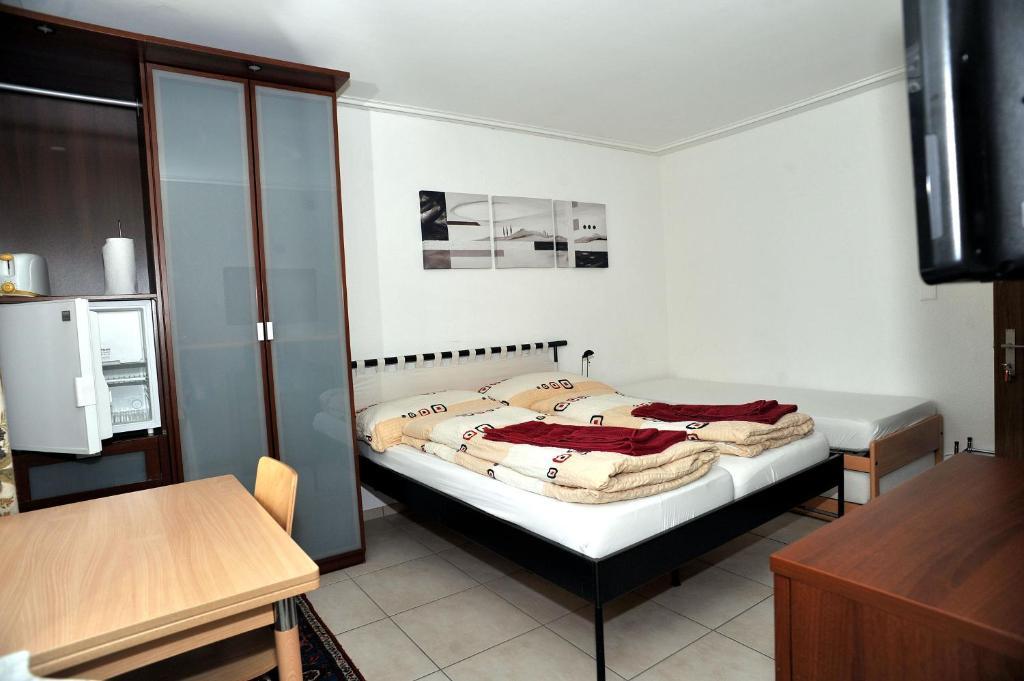 Niros Bed & Breakfast Birsfelden Δωμάτιο φωτογραφία