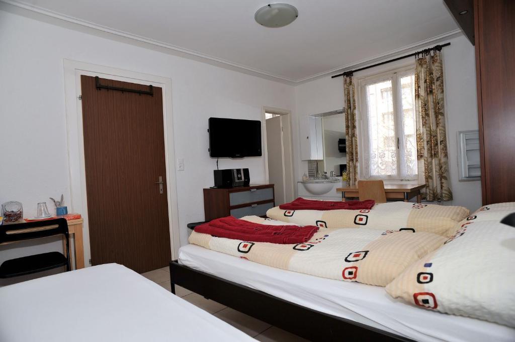 Niros Bed & Breakfast Birsfelden Δωμάτιο φωτογραφία