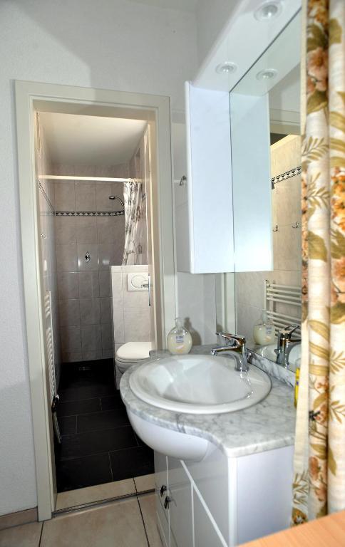Niros Bed & Breakfast Birsfelden Δωμάτιο φωτογραφία